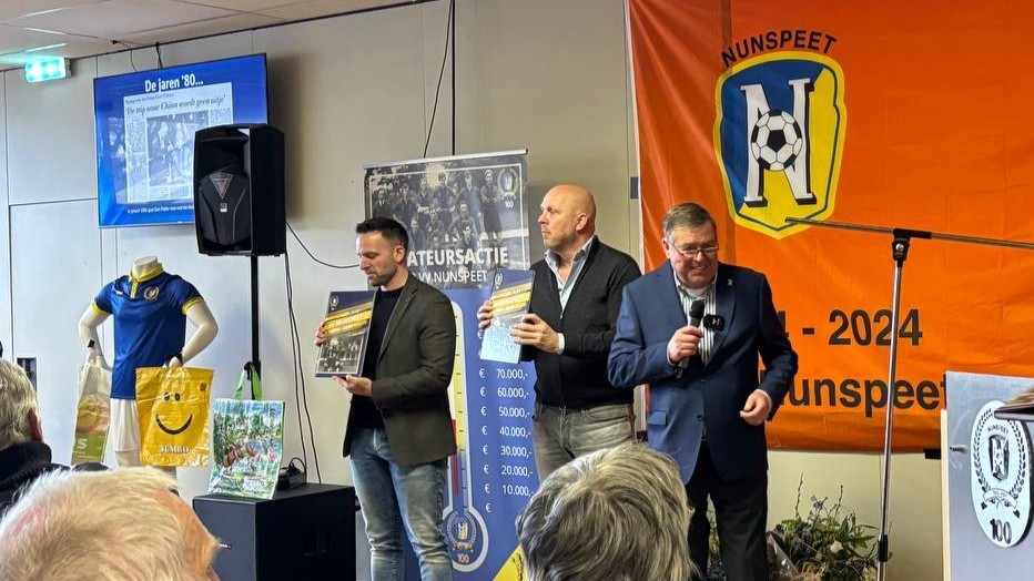 Foto: Feestelijke uitreiking jubileumplaatjesboek vv Nunspeet (VIDEO)