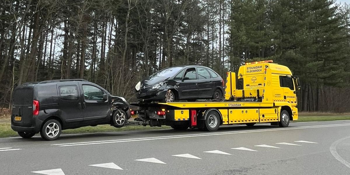Foto: Vermoedelijk voorrangsfoutje bij oprit Zwolle A28 - Eperweg te Nunspeet