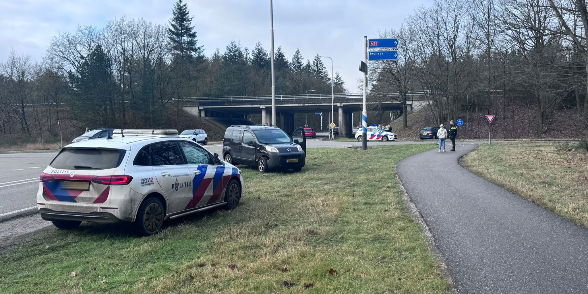 Foto: Vermoedelijk voorrangsfoutje bij oprit Zwolle A28 - Eperweg te Nunspeet