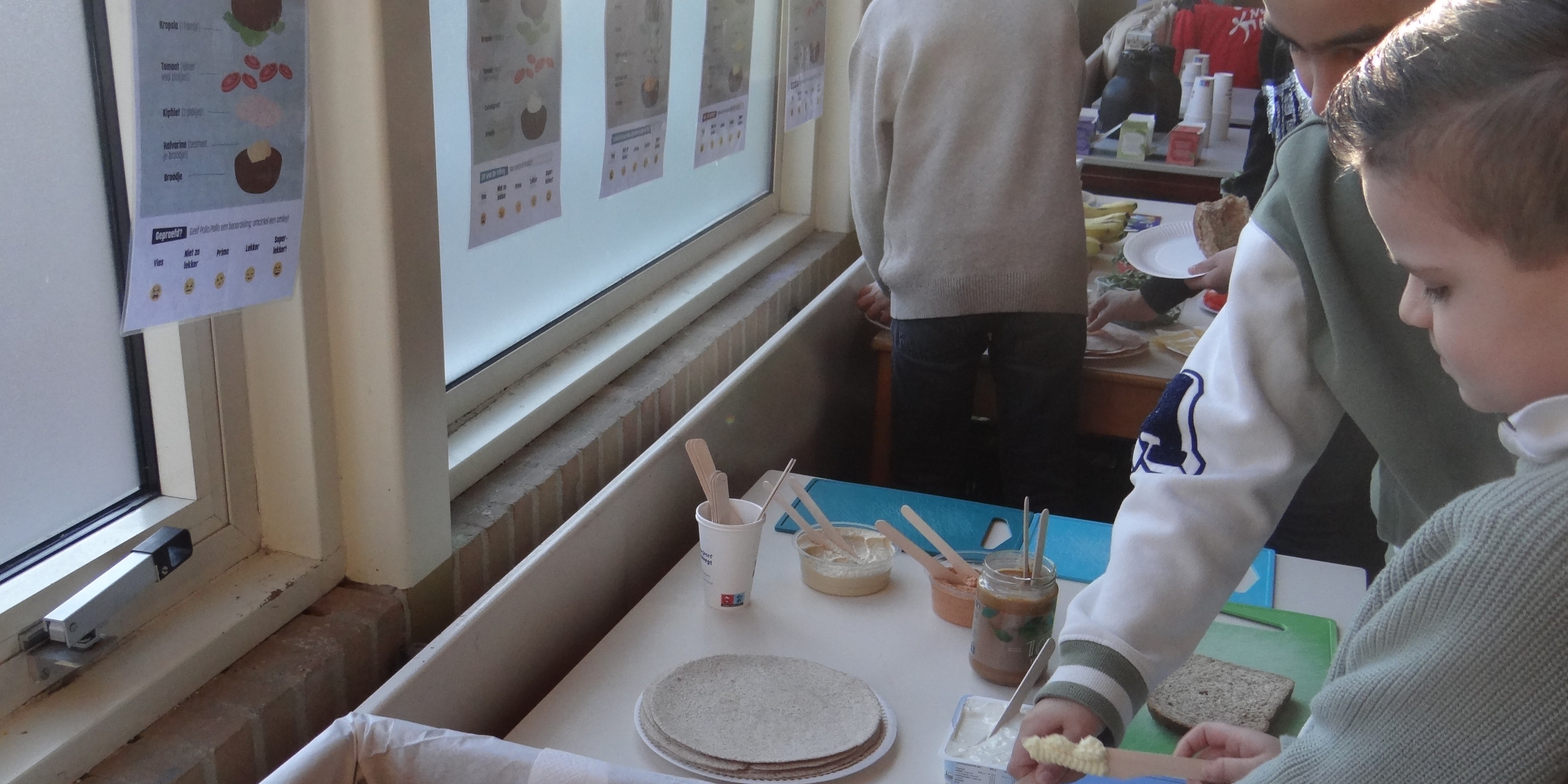 Foto: Lekker lunchen thuis en op school