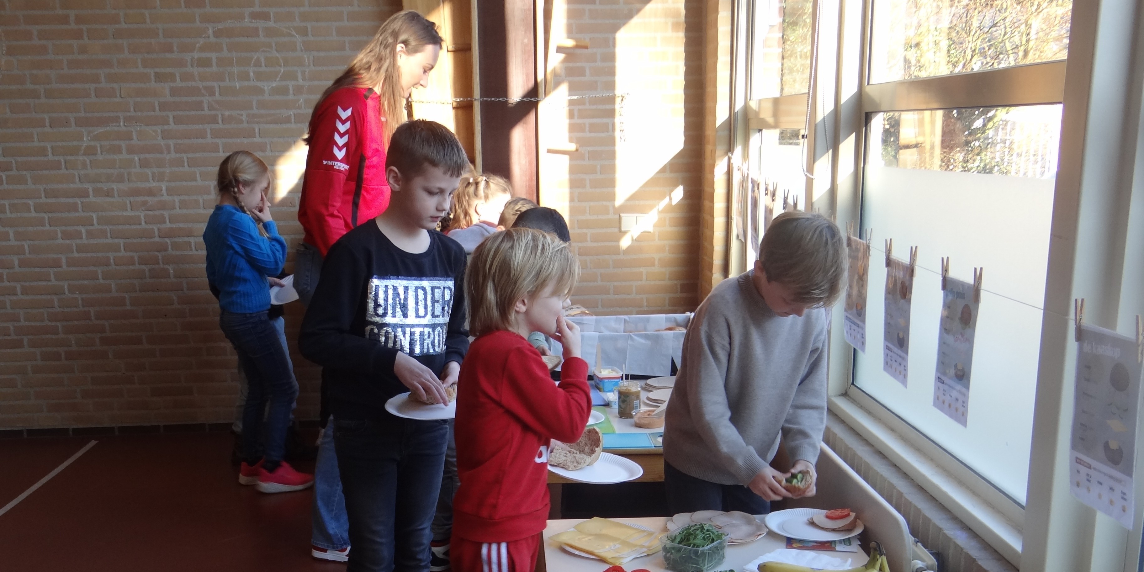Foto: Lekker lunchen thuis en op school