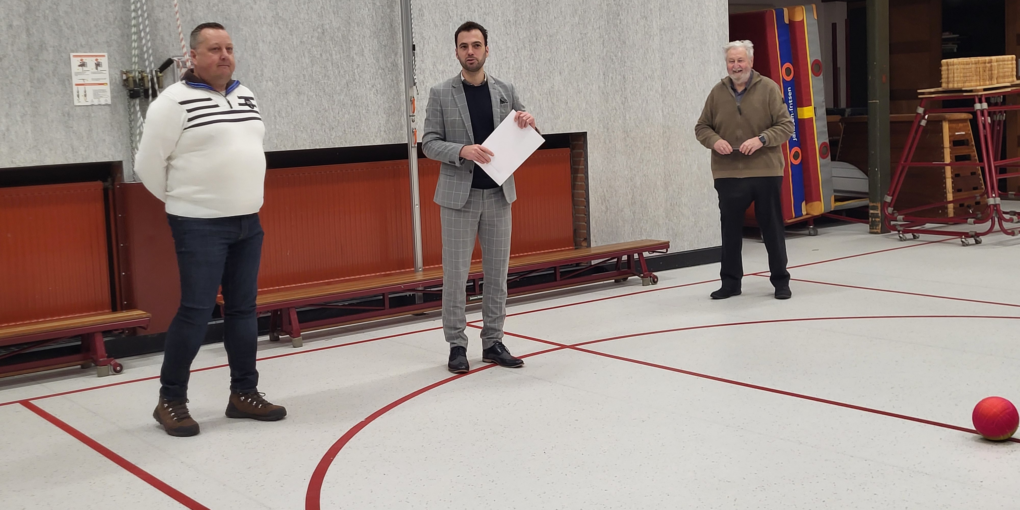 Foto: Nieuwe vloer 'gymzaal' dorpshuis De Wieken 