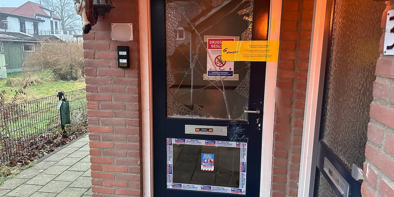 Foto: Hennepkwekerij gevonden in Nunspeetse woonwijk, burgemeester sluit woning