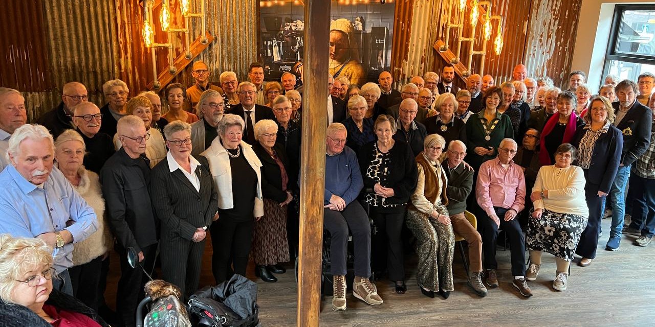 Foto: Gemeente zet 'gouden' echtparen in het zonnetje