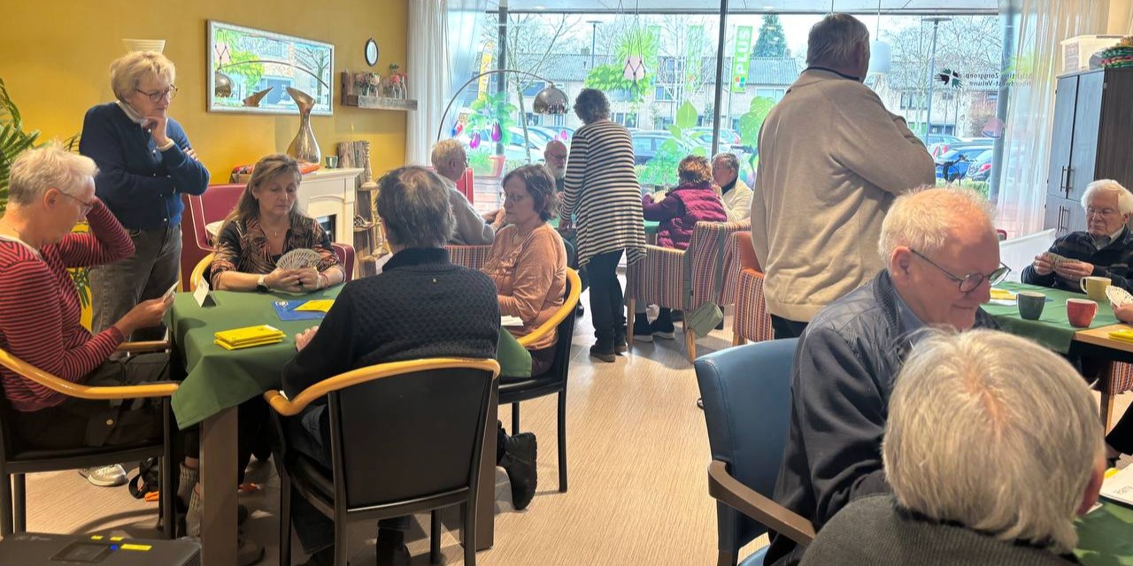 Foto: ‘Proeven’ van denksport bridge: ‘Meer dan alleen een spelletje’