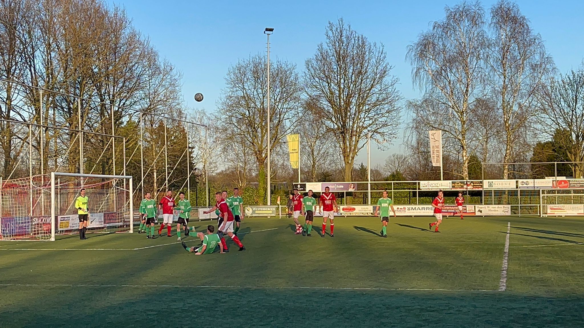 Foto: Hulshorst strijdend ten onder tegen koploper 's Heerenbroek