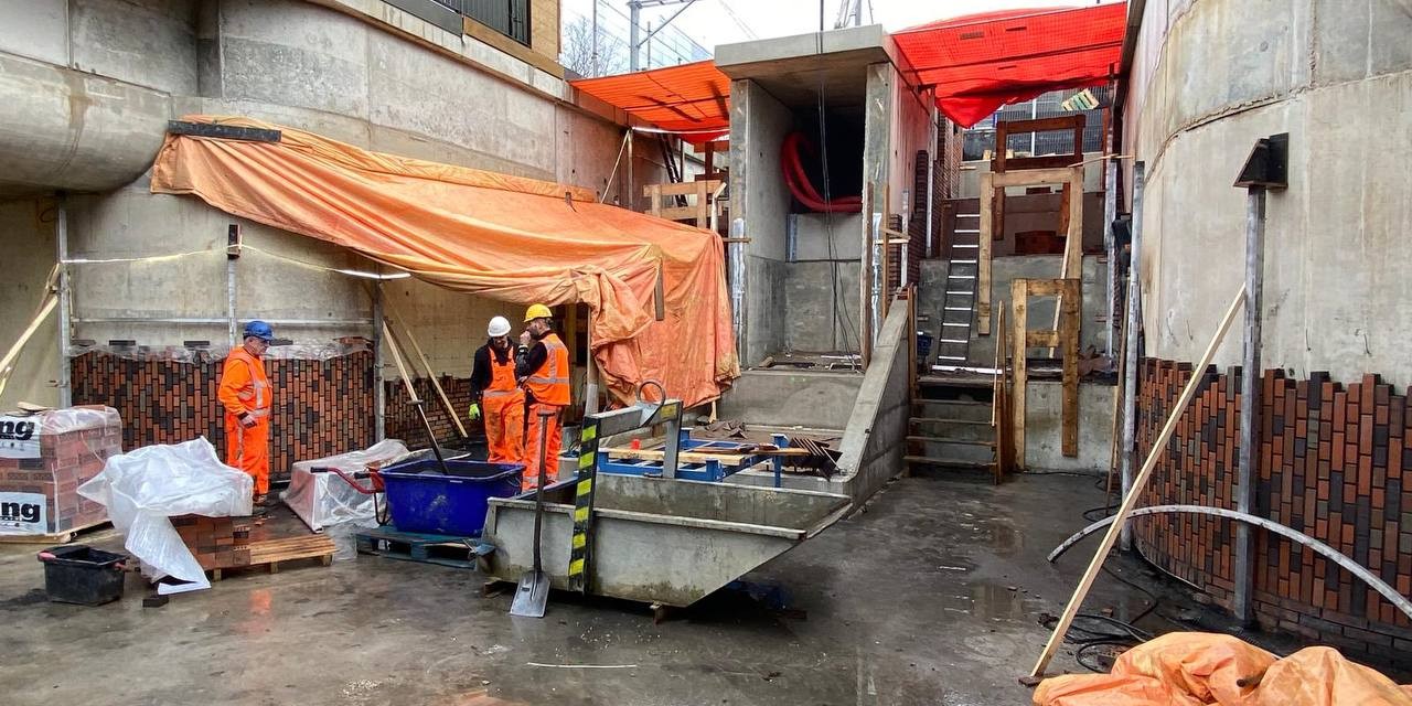 Foto: Bijzonder metselwerk in onderdoorgangen station Nunspeet
