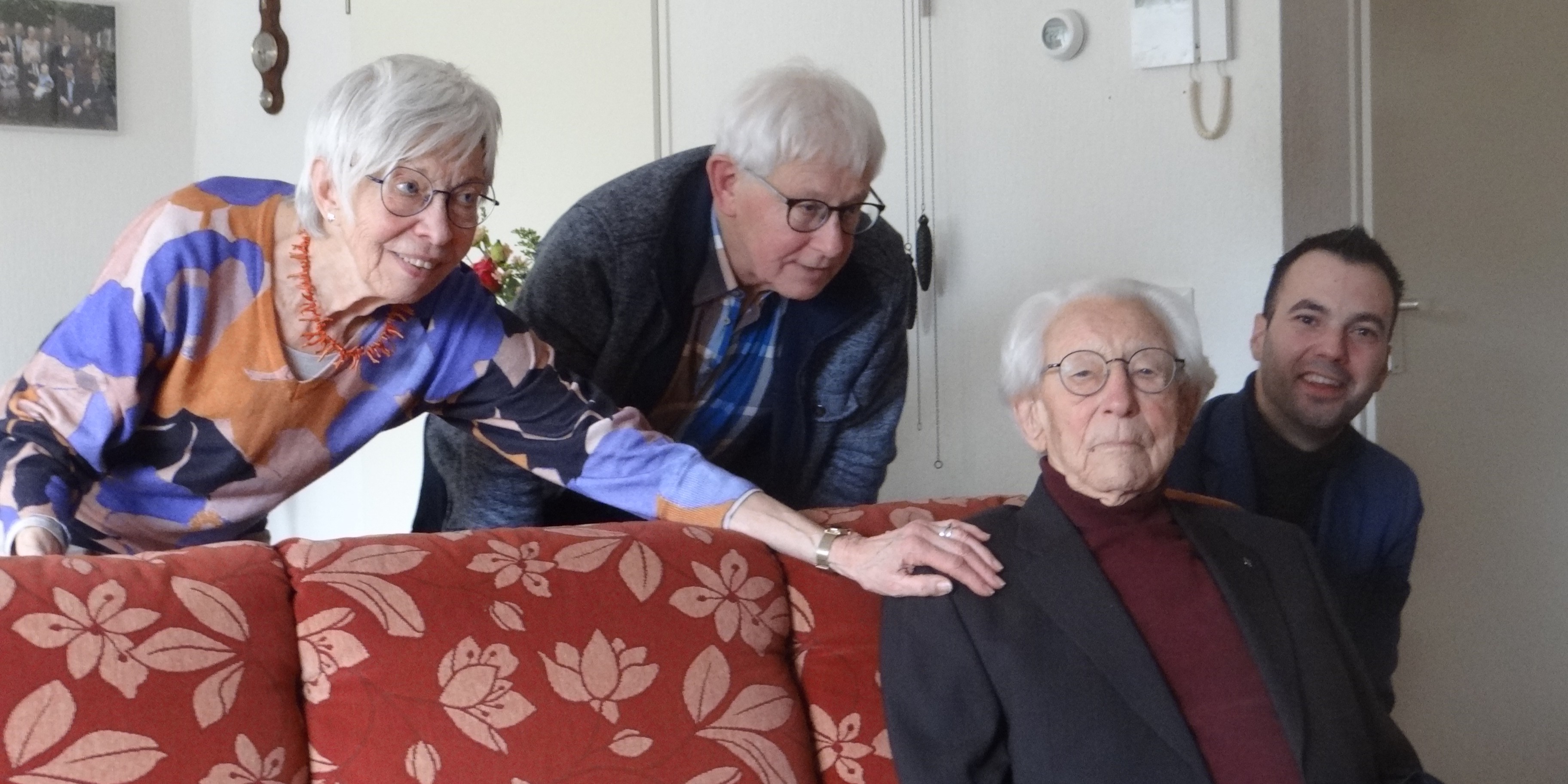 Foto: Felicitaties voor 100 jarige heer Drost