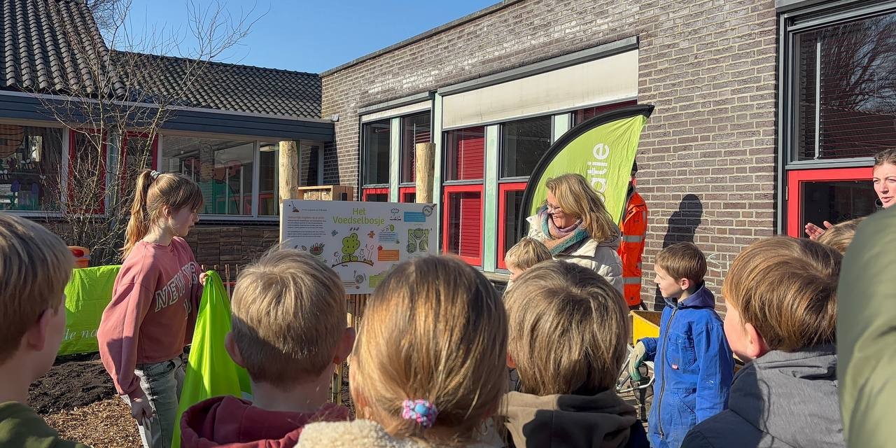 Foto: ‘Het Voedselbosje’ bij de Immanuelschool geopend