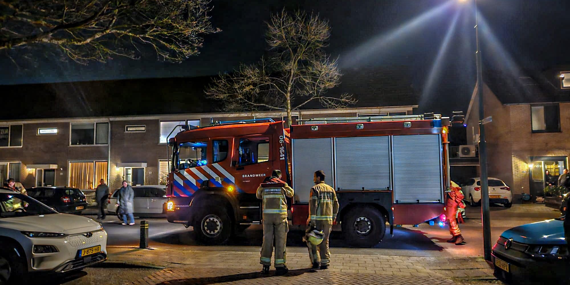 Foto: Vreemde geur in appartementencomplex Treubstraat blijkt loos alarm