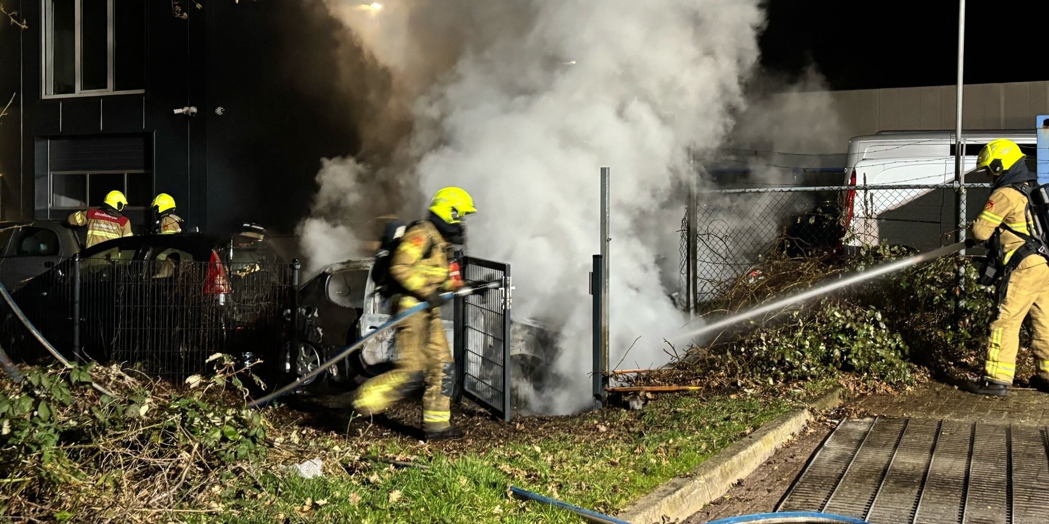 Foto: Autobrand aan de Pascalweg
