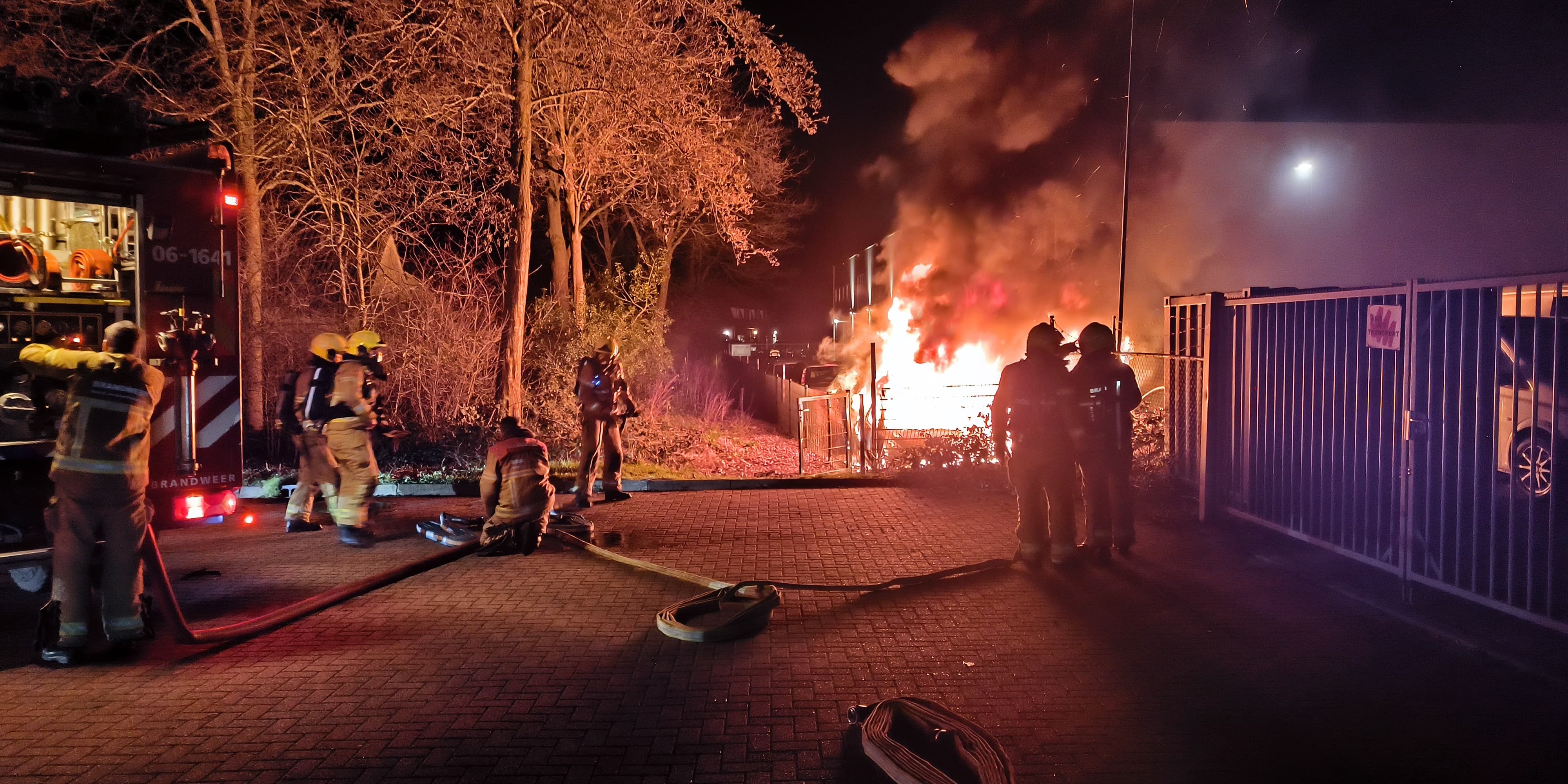 Foto: Autobrand aan de Pascalweg