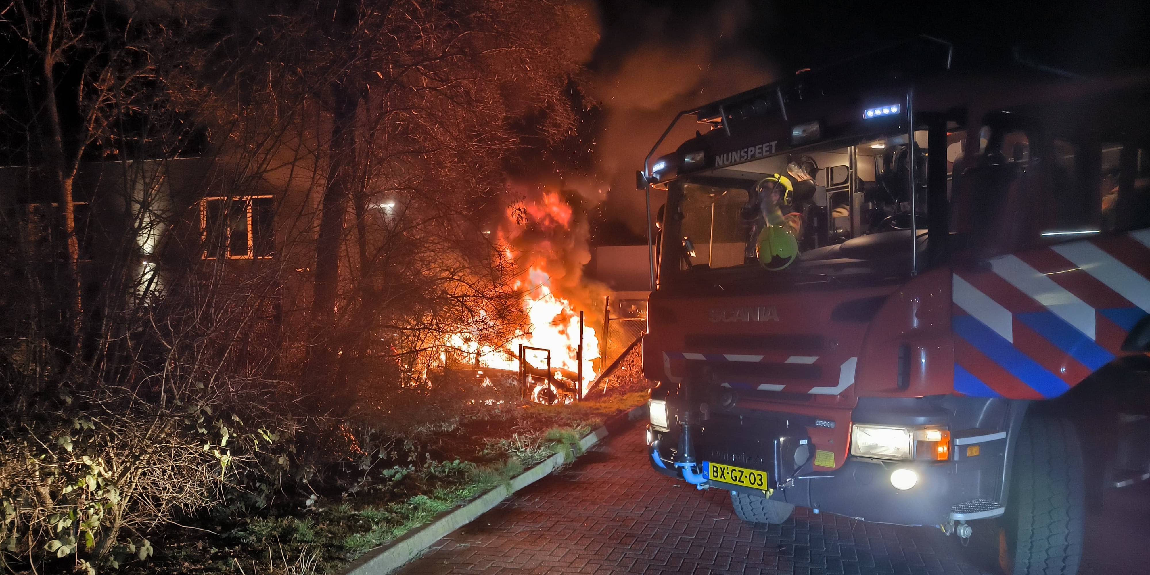 Foto: Autobrand aan de Pascalweg