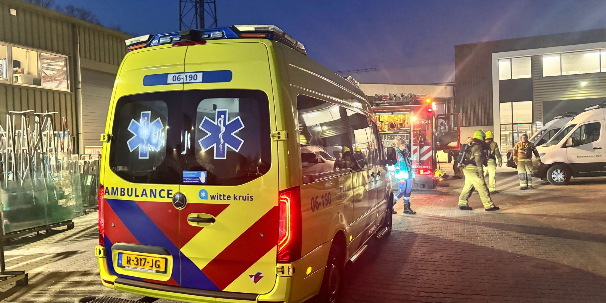 Foto: Brand bij houtbewerkingsbedrijf aan de Voltweg in Nunspeet