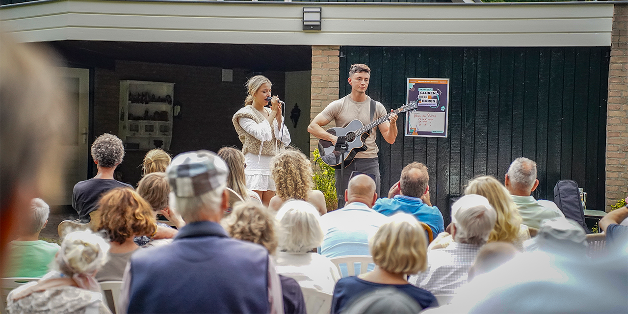 Foto: Gluren bij de Buren zoekt gastvrije tuineigenaren en ongekend podiumtalent