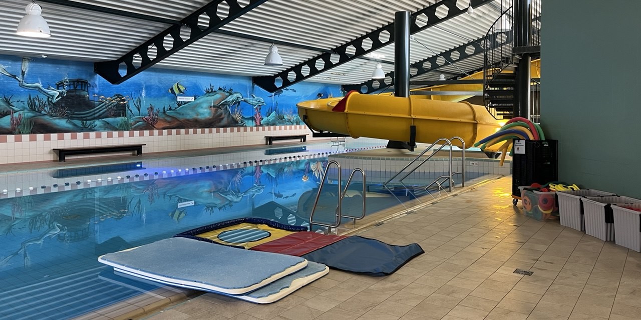 Foto: 10 jaar zwemschool De Horizon: 'Helemaal trots'