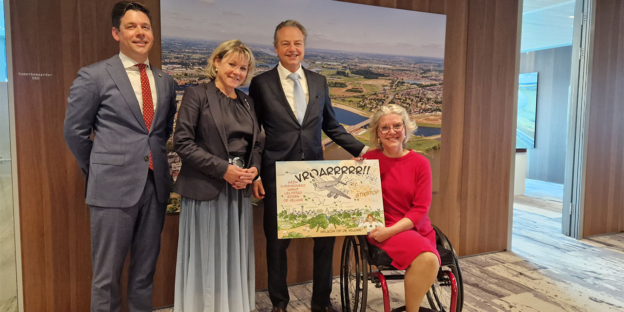 Foto: Burgemeesters Noord-Veluwe pleiten voor andere vertrekroute Lelystad Airport