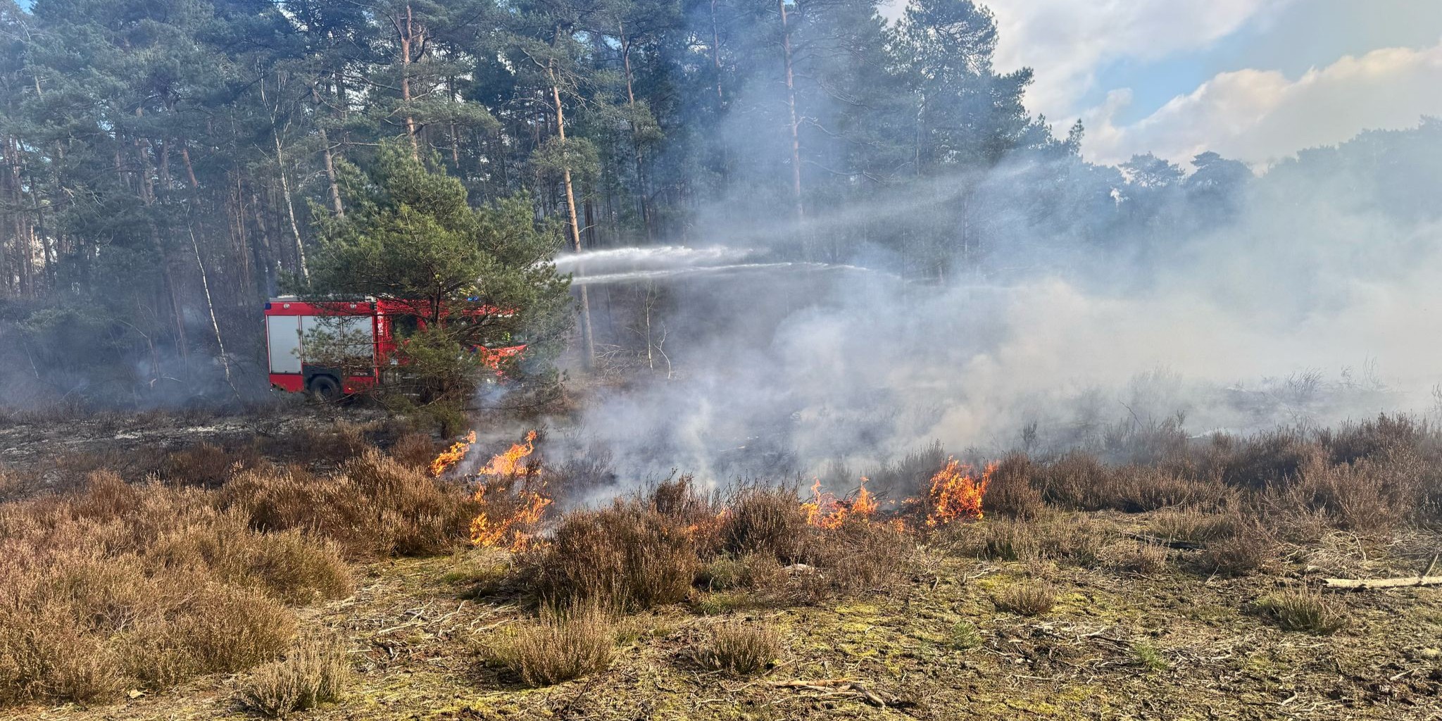 Foto: Derde natuurbrand van de dag: Elspeterweg afgesloten