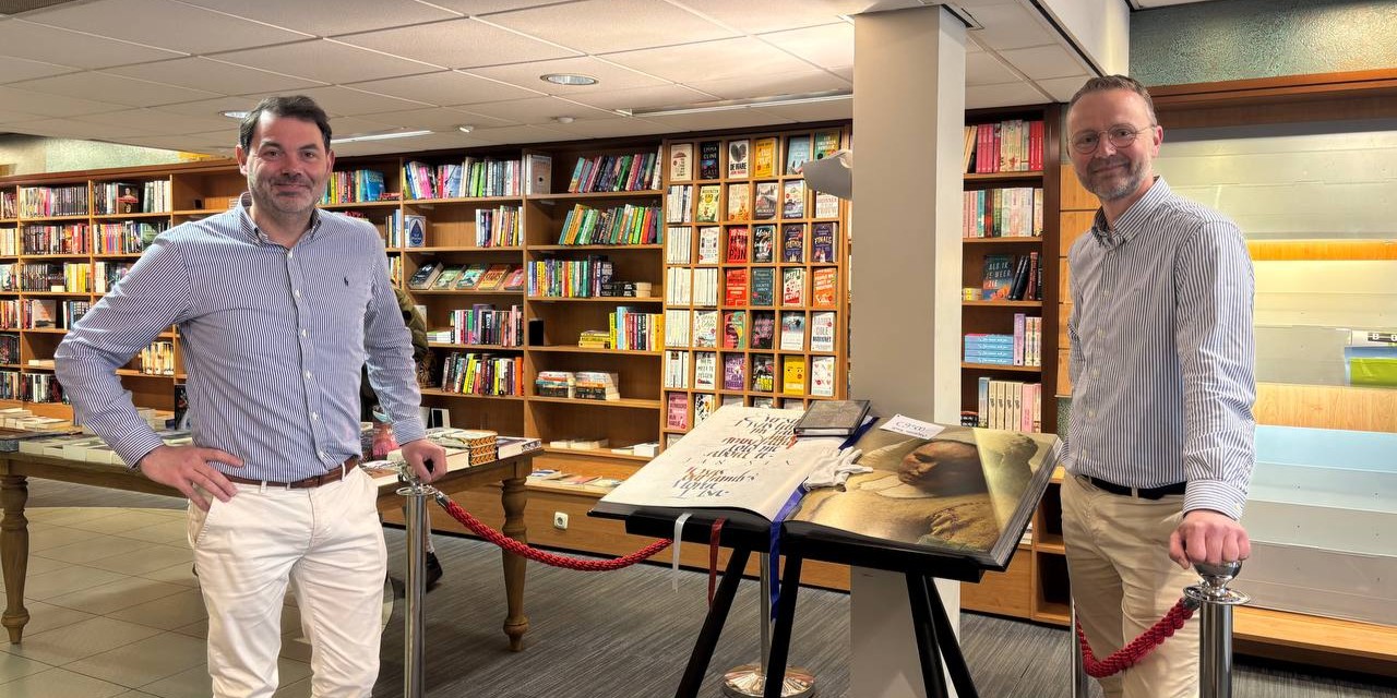 Foto: Boekhandel Westerhof officieel geopend in Nunspeet