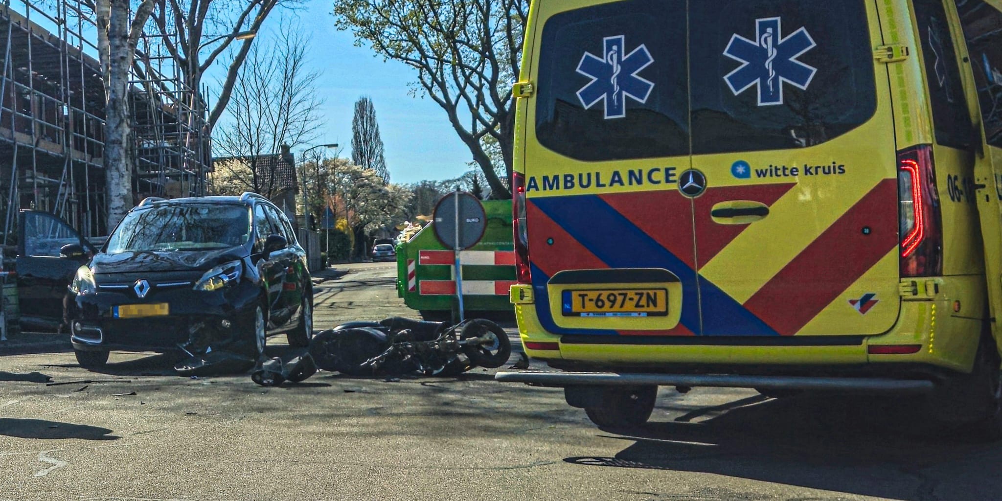 Foto: Scooterbestuurder gewond bij aanrijding in Nunspeet