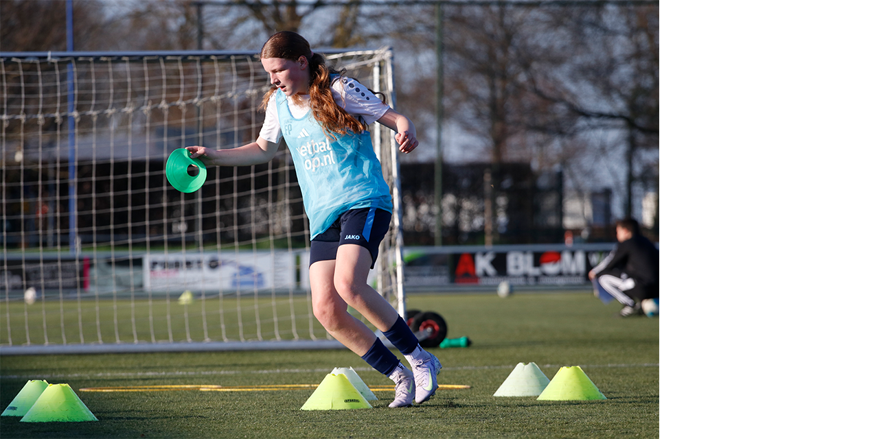 Foto: Nunspeets meiden schitteren tijdens regioselecties betaald voetbal 