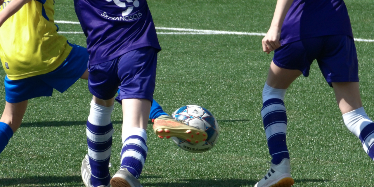 Foto: Live Blog: Spanning en sensatie bij het schoolvoetbaltoernooi