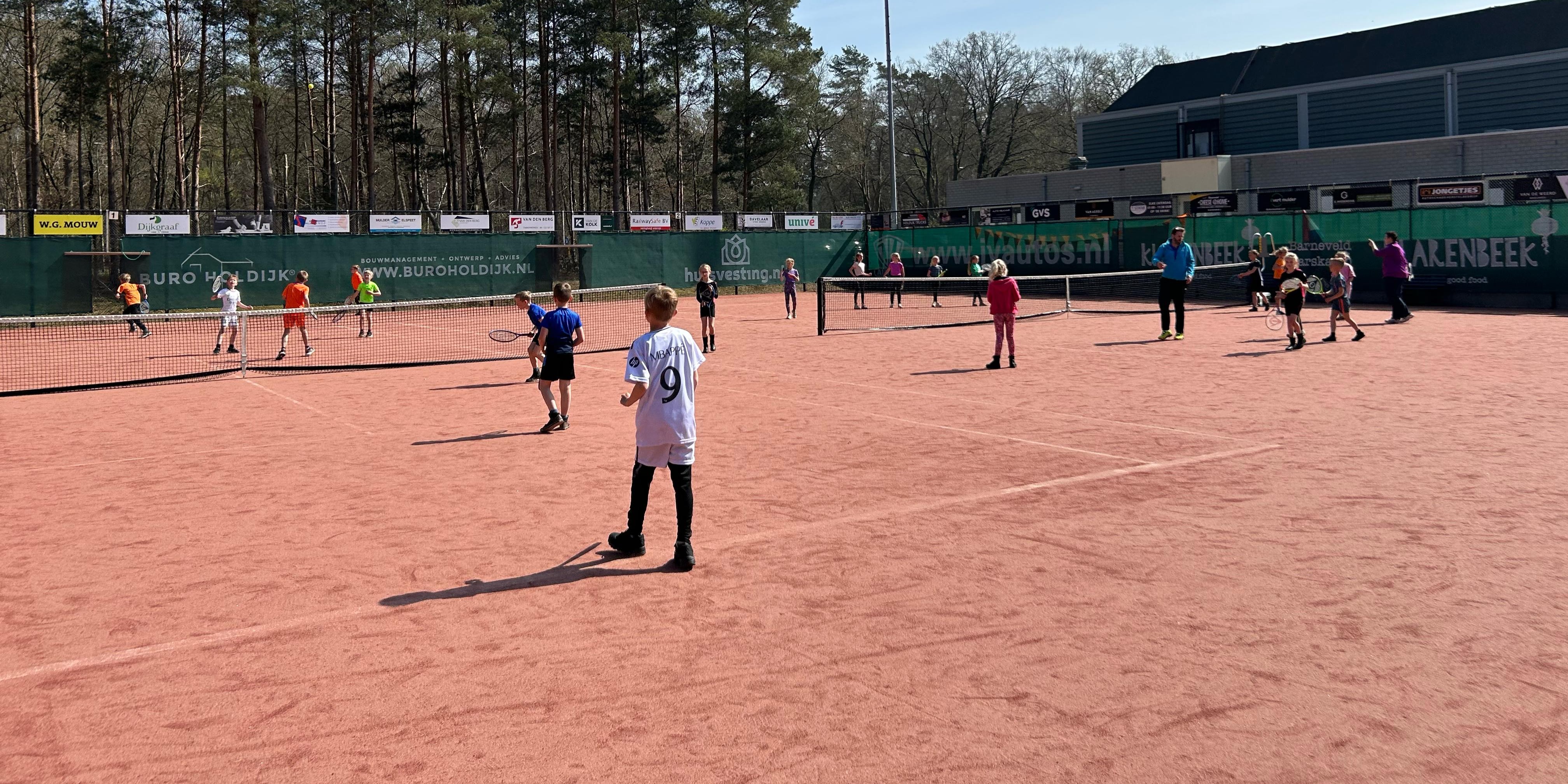 Foto: Koningsspelen 2025: Elspeet trapt af met zonnige editie