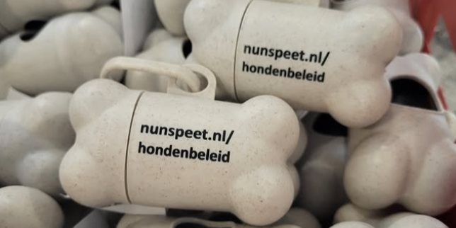 Foto: Gemeente Nunspeet biedt gratis opruimzakjes voor hondenpoep aan