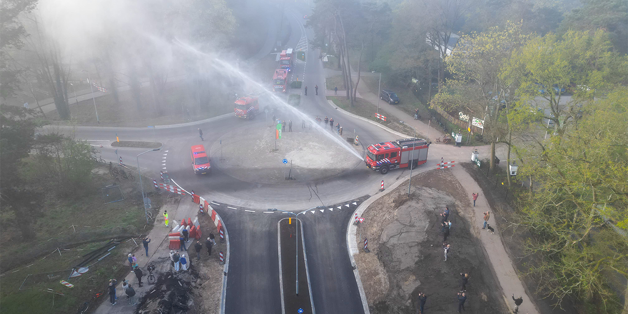 Foto: Onderdoorgang Elspeterweg geopend: 102-jarige Prins rijdt als eerste mee