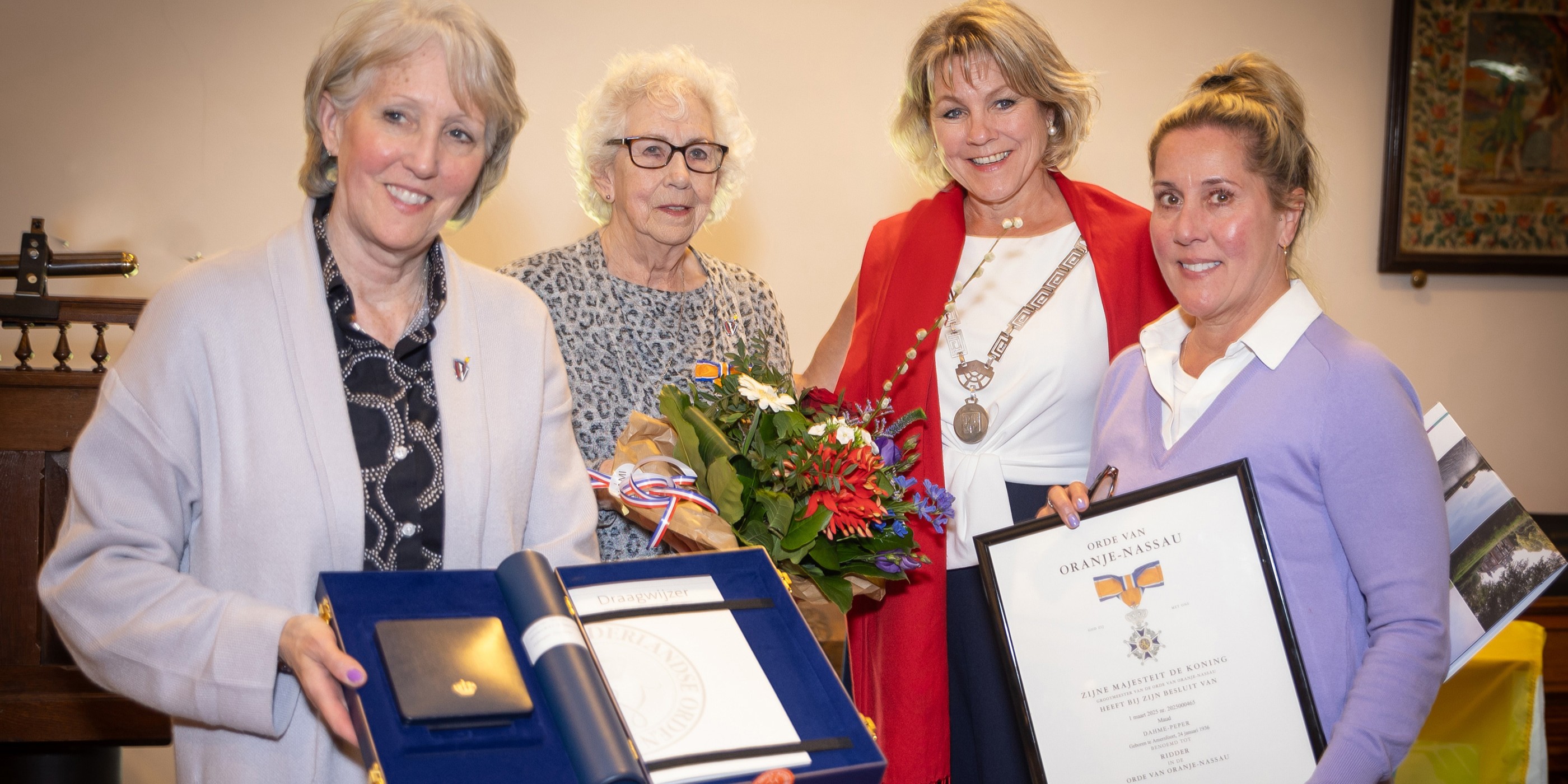 Foto: VIDEO | Maud Peper-Dahme benoemd tot Ridder in de Orde van Oranje-Nassau