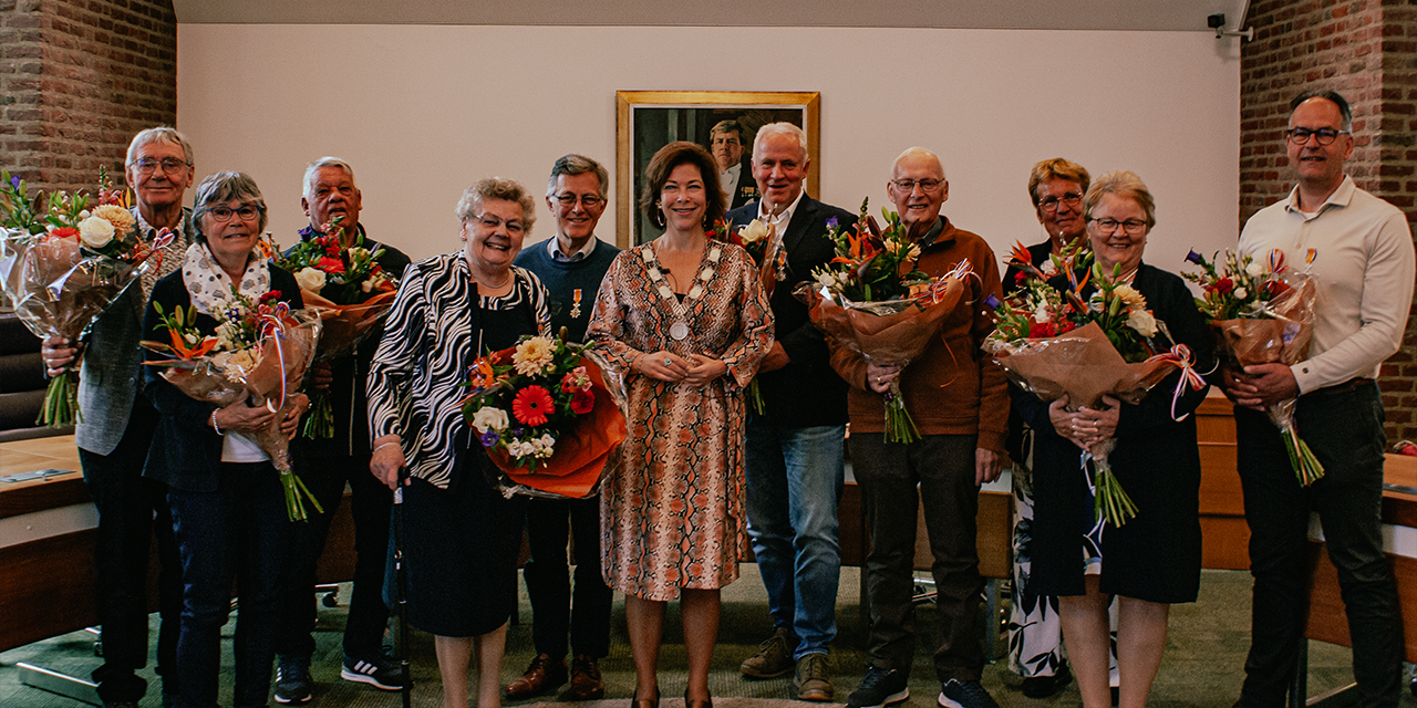 Foto: Het regent lintjes in Nunspeet: een ode aan vrijwilligerswerk - 1