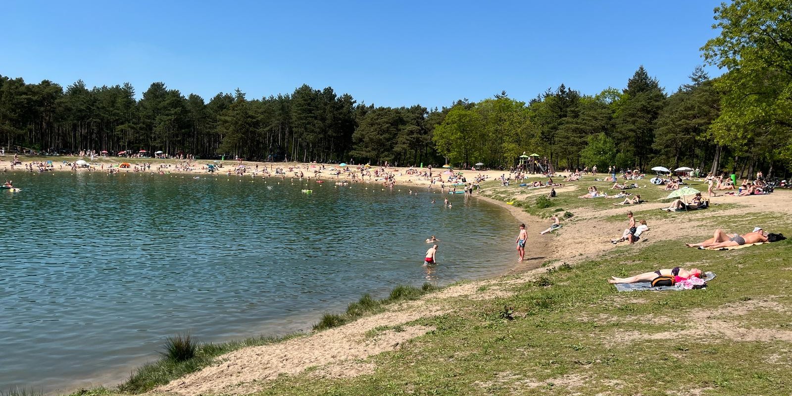 Foto: Zomerse start van mei bij de Zandenplas