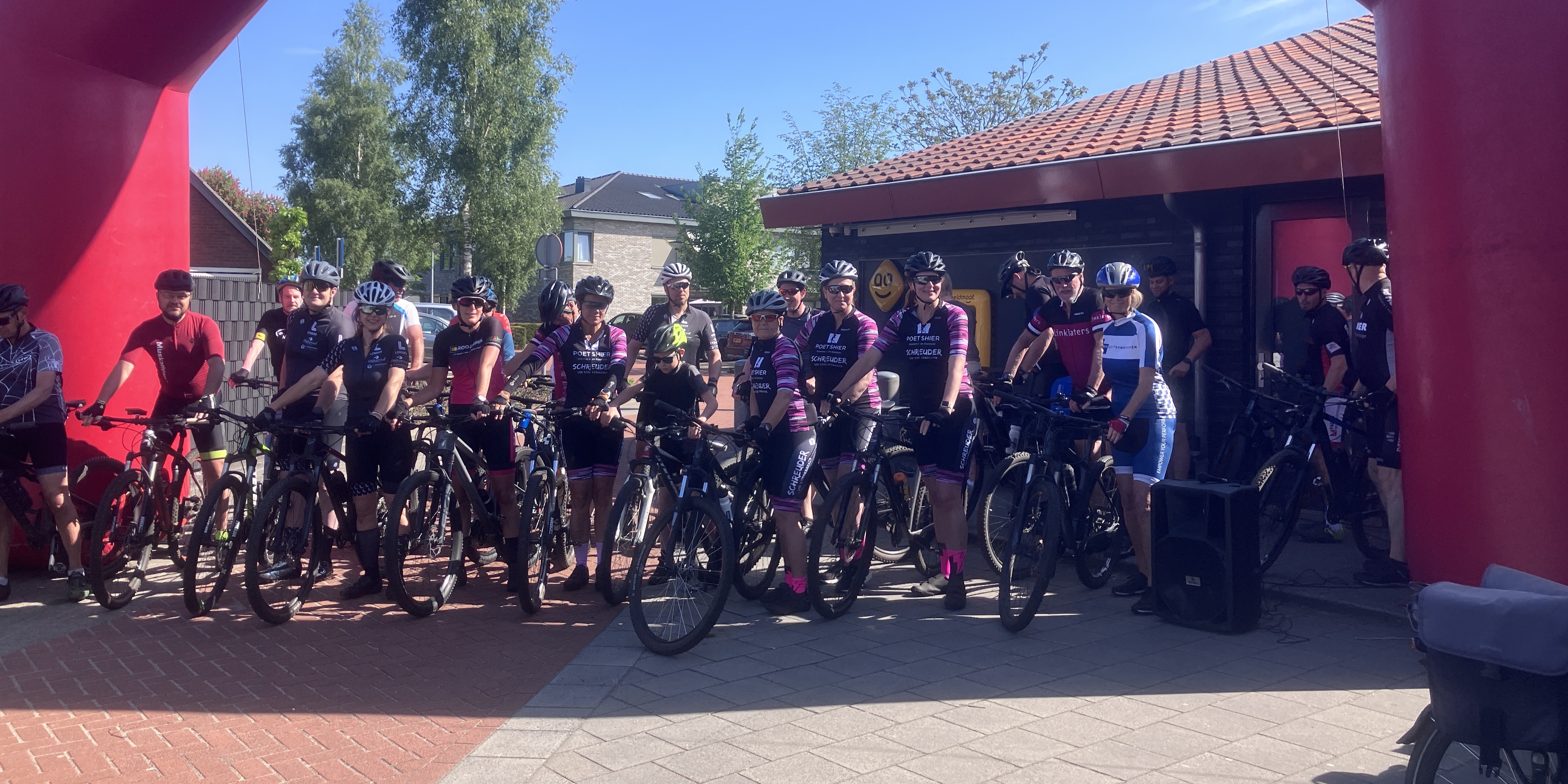 Foto: Fietstocht en maaltijd voor verbinding in Elspeet