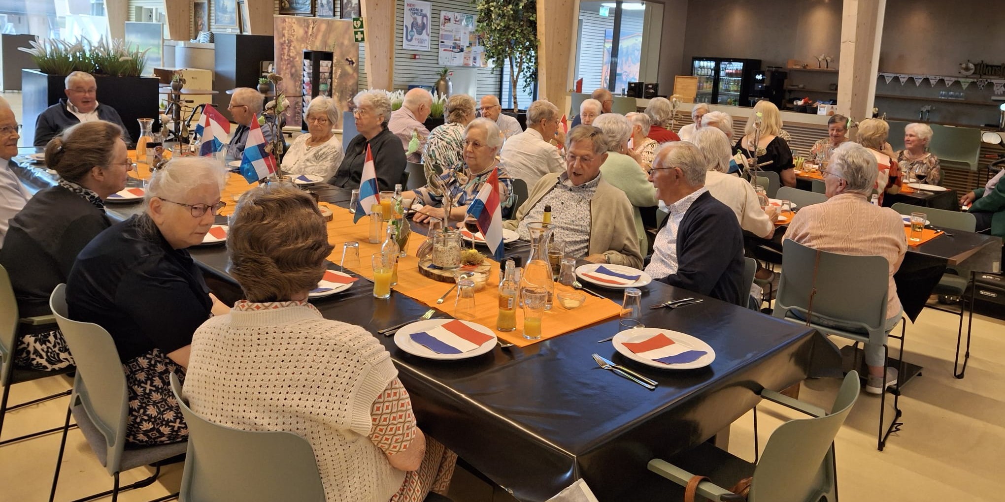 Foto: Fietstocht en maaltijd voor verbinding in Elspeet