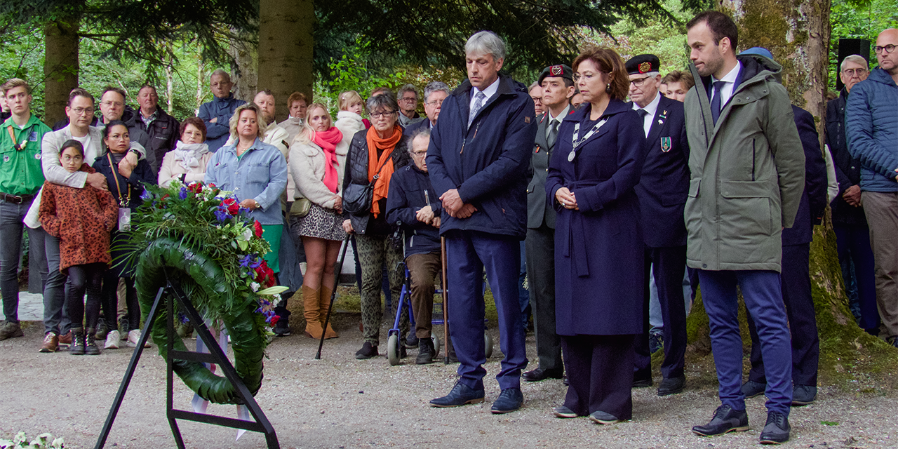 Foto: Herdenking in Nunspeet: stilte, herinnering en hoop
