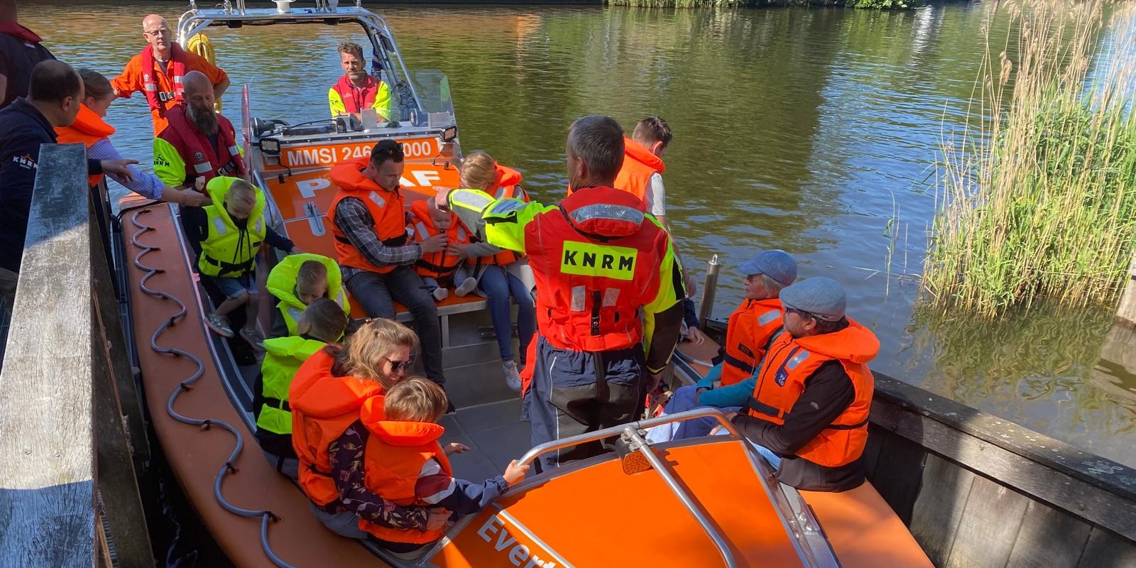 Foto: Landelijke Reddingbootdag KNRM ook in Elburg: 'Ultieme ervaring'