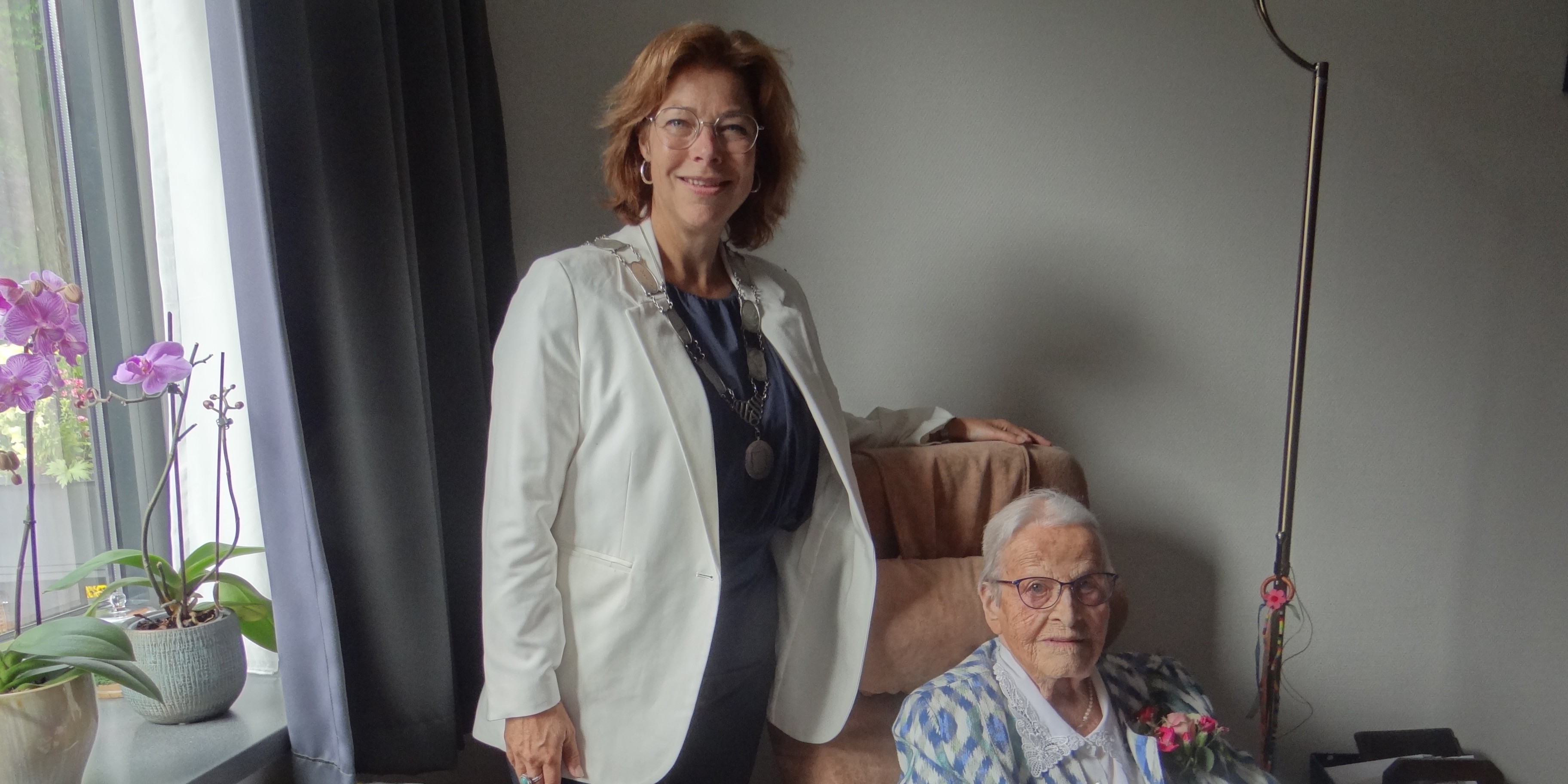 Foto: Burgemeester feliciteert 100-jarige mevrouw Boerman