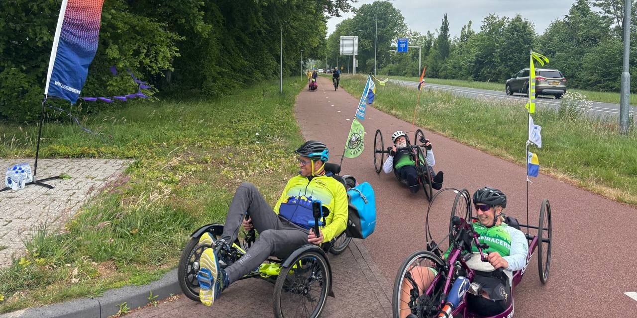 Foto: Eerste handbiketoertocht van Uniek Sporten door onder andere Nunspeet