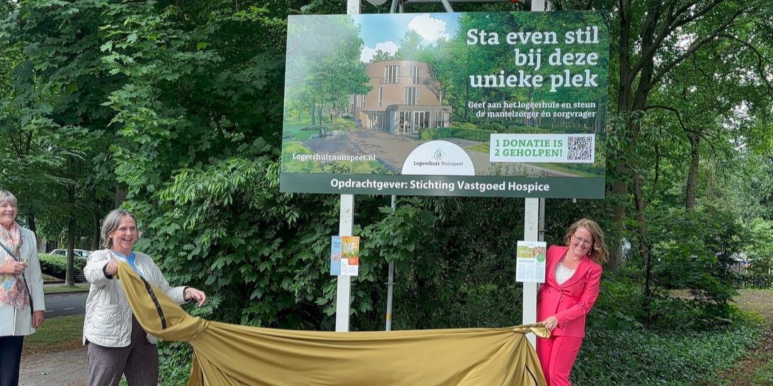 Foto: 15-jarig jubileum hospice De Regenboog gepaard met onthulling te realiseren logeerhuis