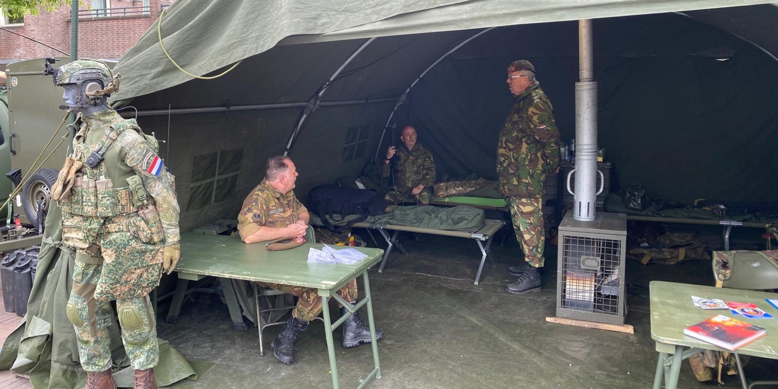 Foto: Regionale Veteranendag brengt inwoners en militairen samen in Ermelo