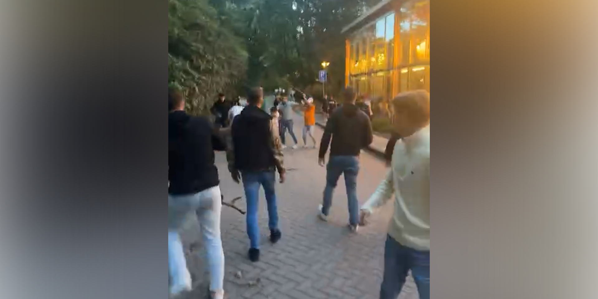 Foto: Vechtpartij bij COA locatie Elspeterweg zorgt voor onrust in Nunspeet