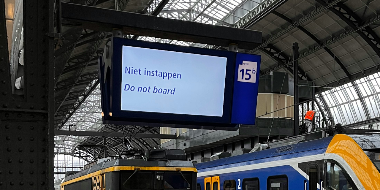 Foto: Geen NS-treinen op vrijdag door staking - in Nunspeet hele weekend geen treinverkeer door werkzaamheden