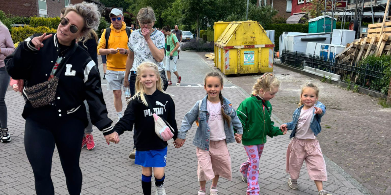 Foto: Veel belangstelling voor Avondvierdaagse Hulshorst