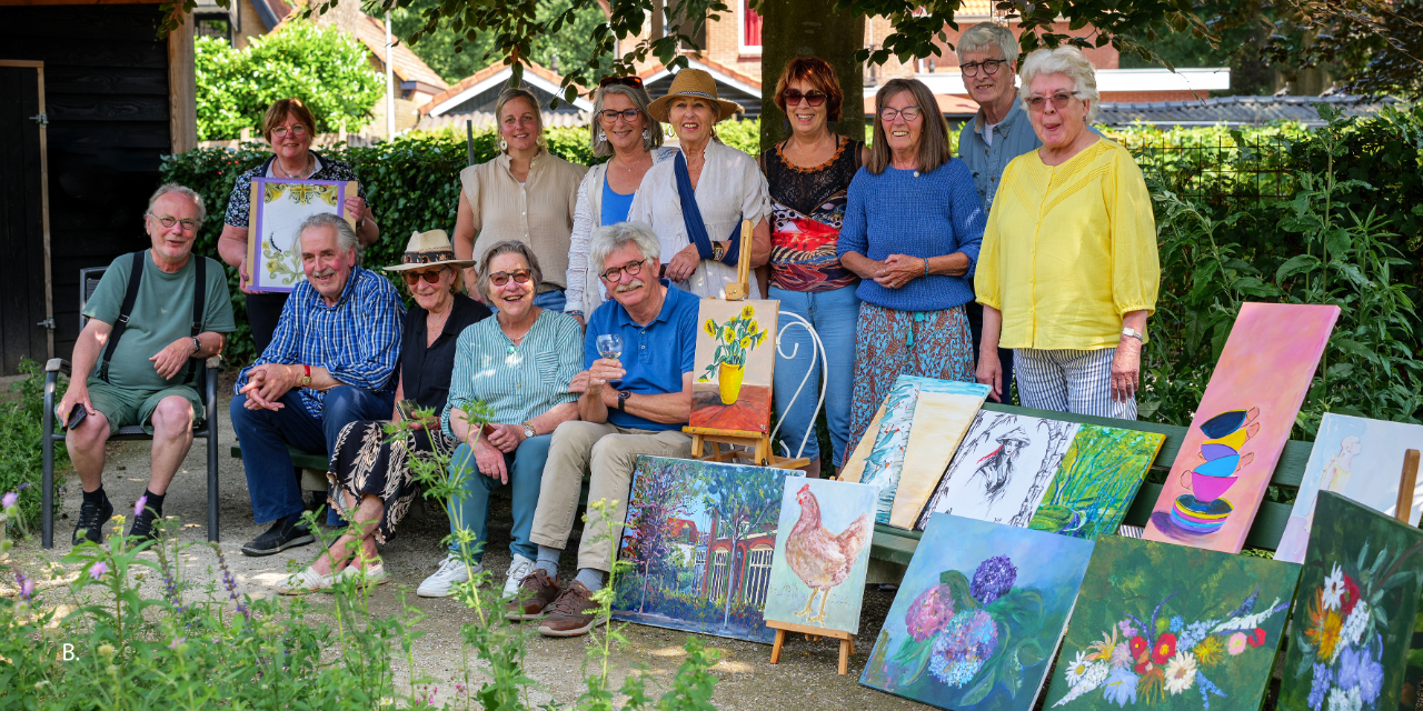 Foto: Kunstenaars brengen kleur in Ittmannshof tijdens zonnige Schildersdag