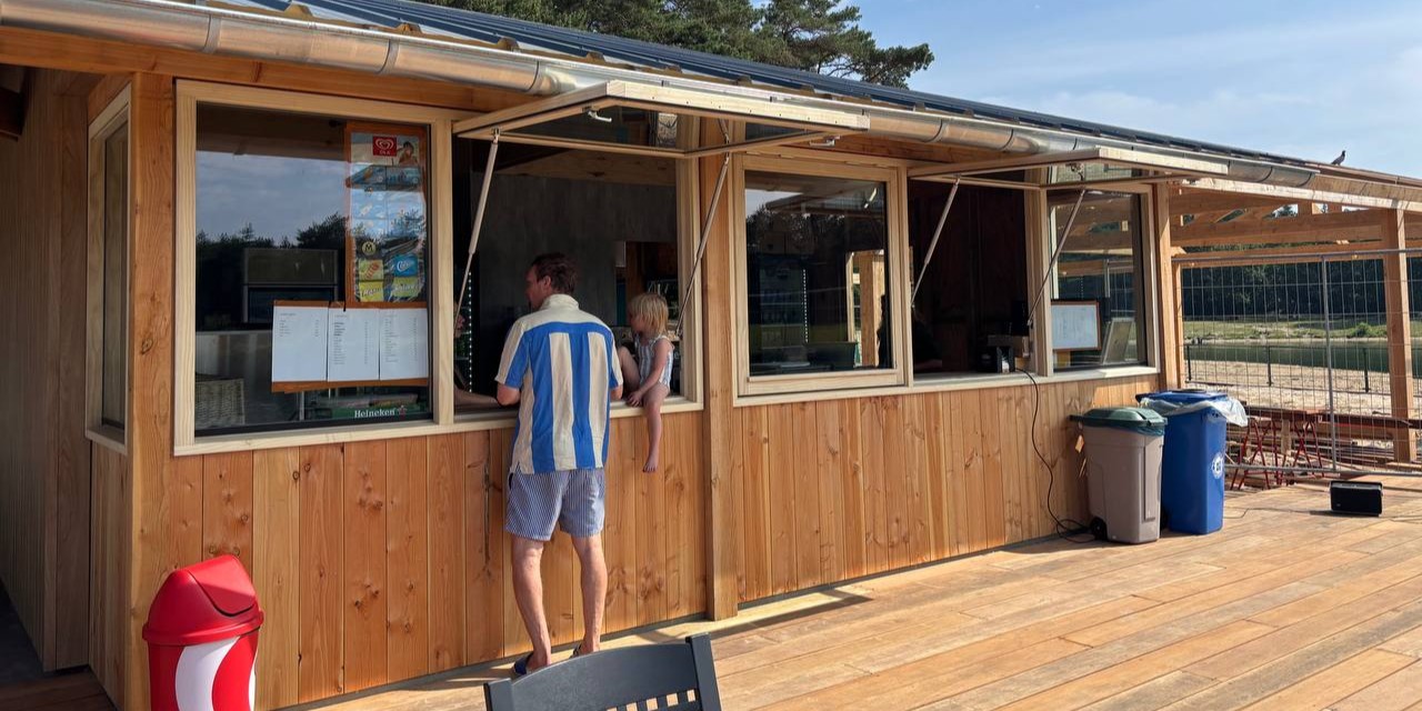 Foto: Kiosk to go Zandenplas geopend: “Enorm trots”