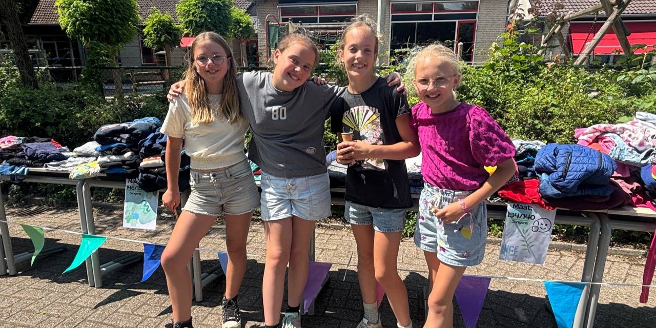 Foto: Gedreven meiden organiseren duurzame kledingmarkt voor goede doel