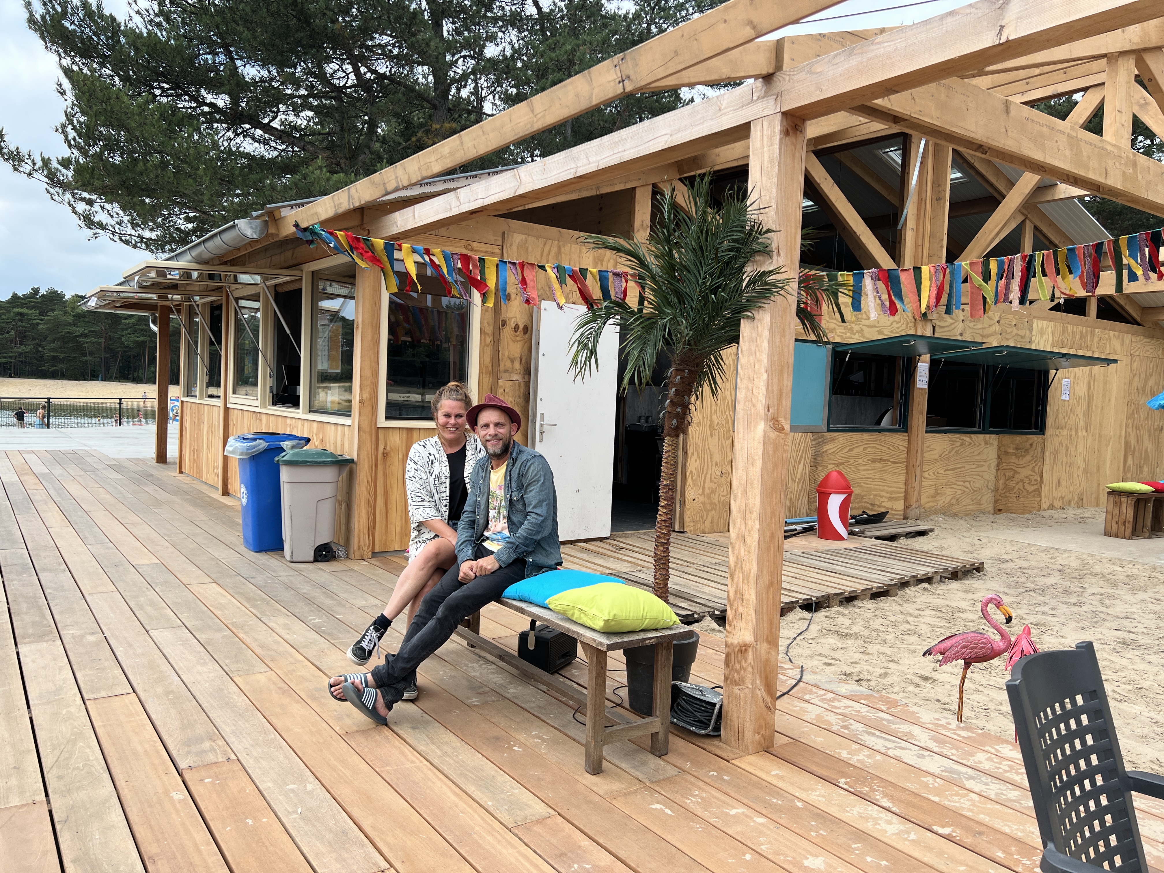 Foto: Zonnige dagen, stralende plannen: Zandibar open aan de Zandenplas