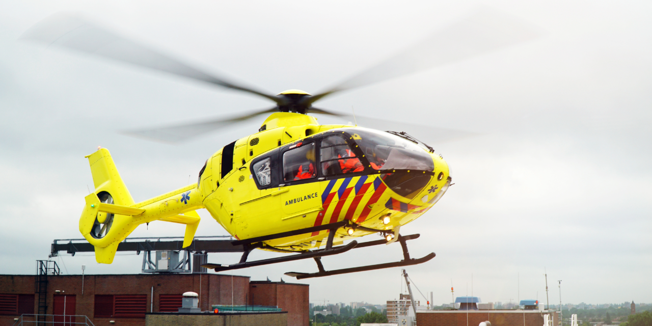 Foto: Fietsster raakt gewond bij valpartij in Nunspeet, traumahelikopter inzet afgezegd
