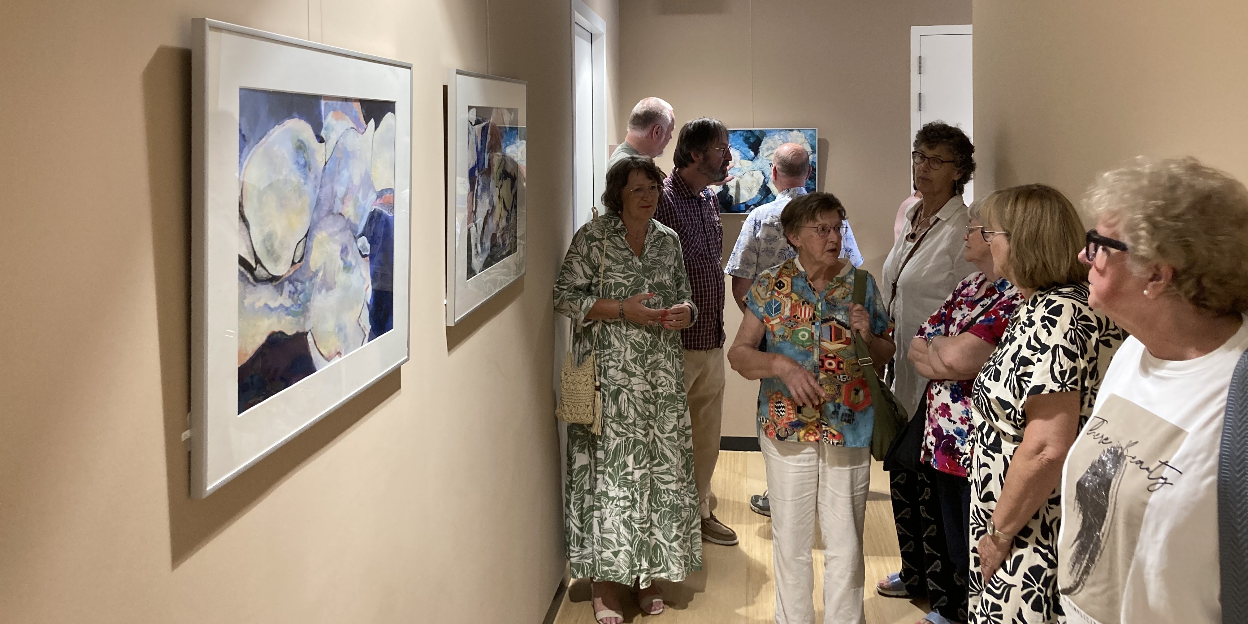 Foto: Kunstenares Cora Westera opent expositie in De Roef
