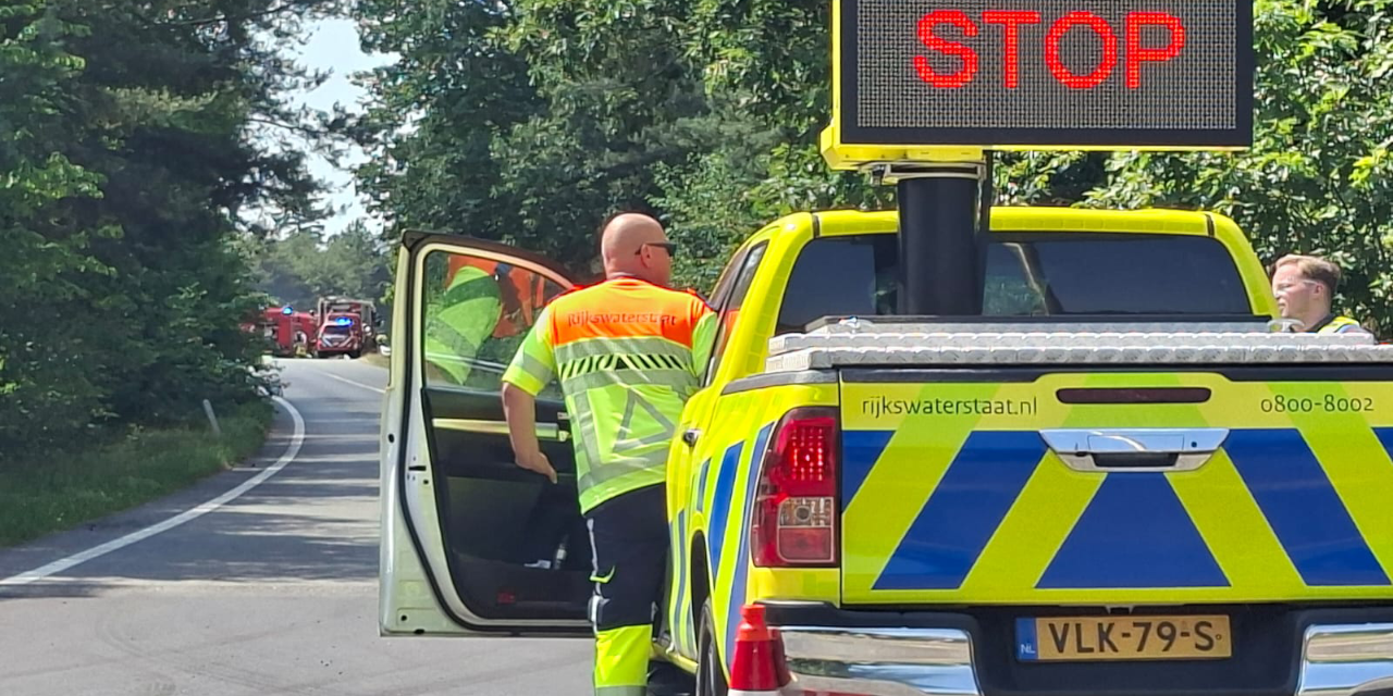 Foto: Bosbrand bij de Zandenplas zorgt voor verkeershinder op A28